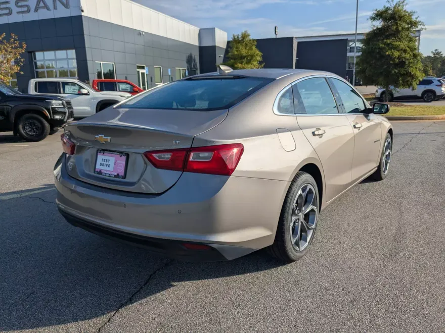 2024 Chevrolet Malibu 1LT photo 1