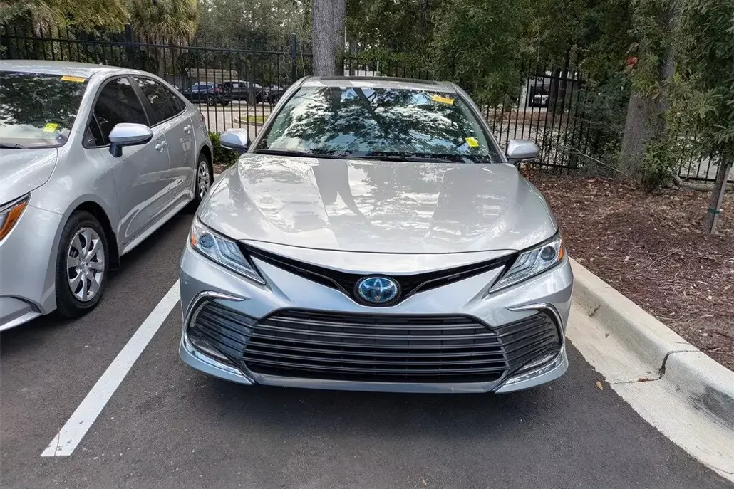 2023 Toyota Camry Hybrid XLE photo 1
