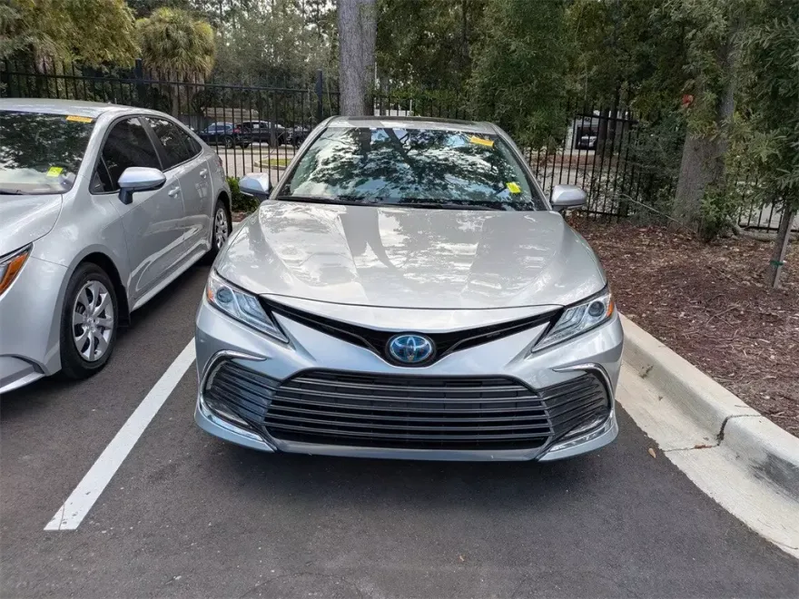 2023 Toyota Camry Hybrid XLE photo 1