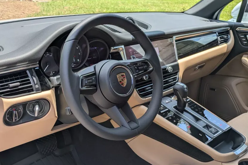 2025 Porsche Macan T photo 1