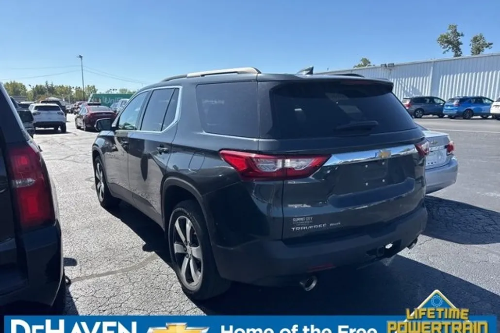 2021 Chevrolet Traverse Leather photo 1