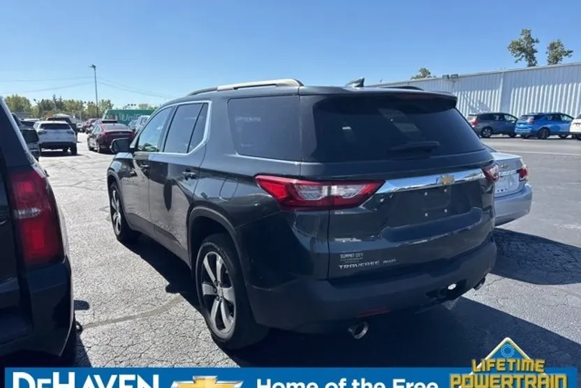 2021 Chevrolet Traverse Leather photo 1