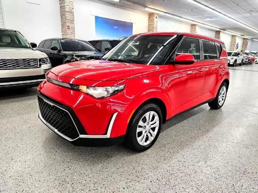 2023 Kia Soul LX photo 1