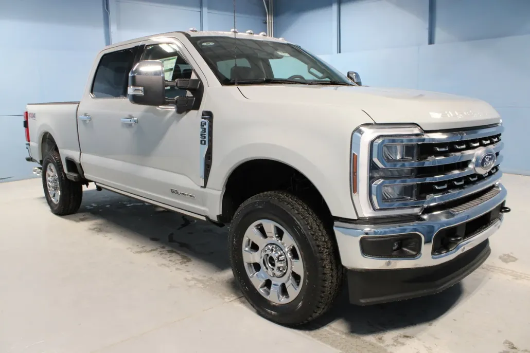 2025 Ford F-350 Lariat photo 1