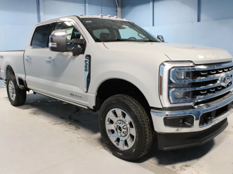 2025 Ford F-350 Lariat photo 1