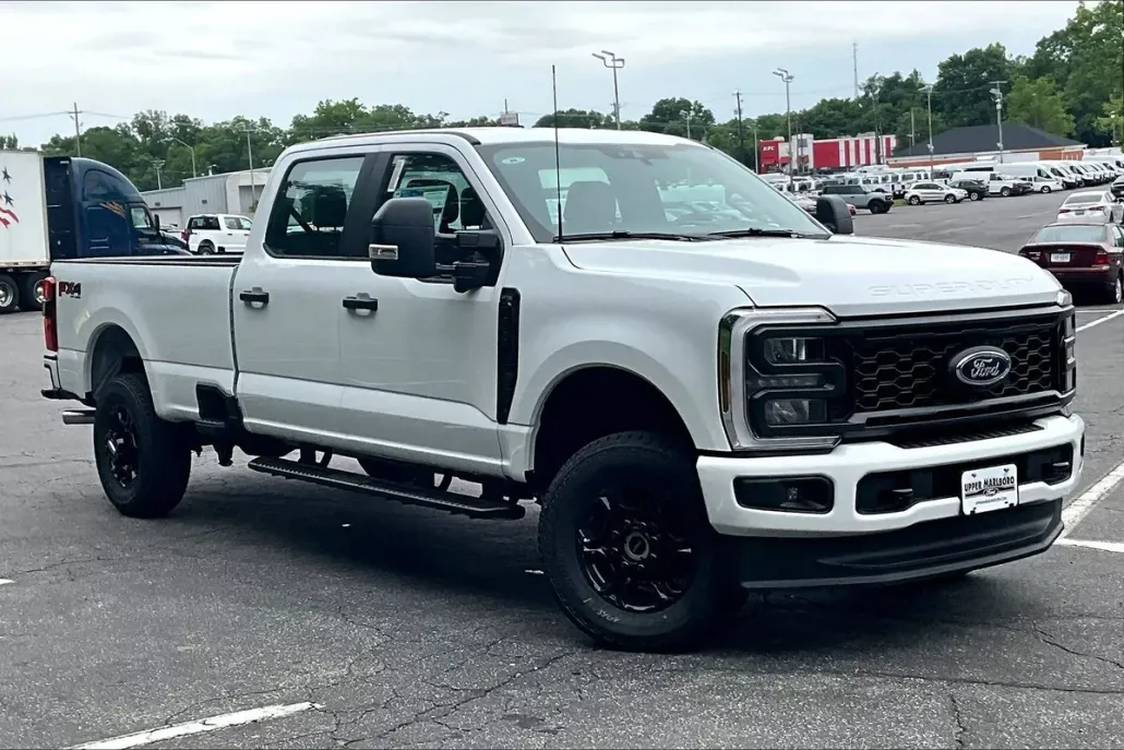 2025 Ford F-250 Lariat photo 1
