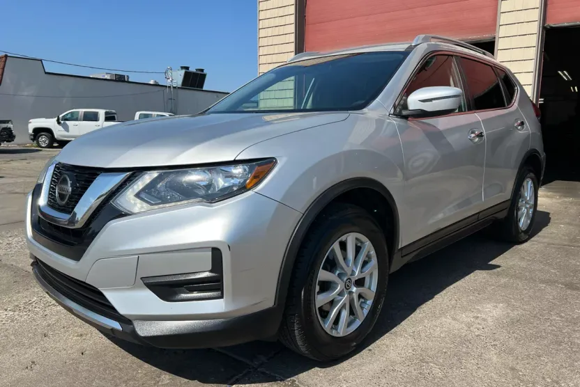 2018 Nissan Rogue AWD SV photo 1