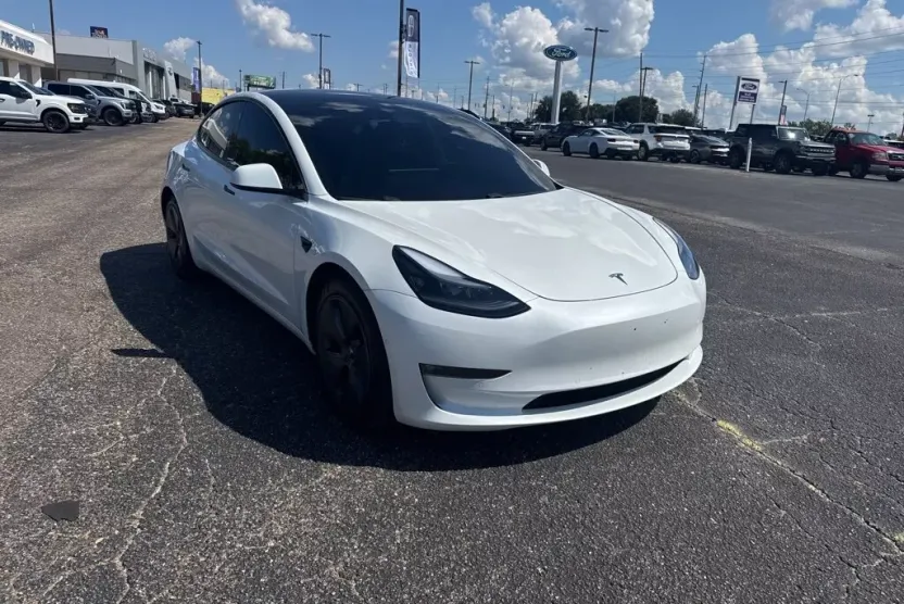 2021 Tesla Model 3 Long Range photo 1