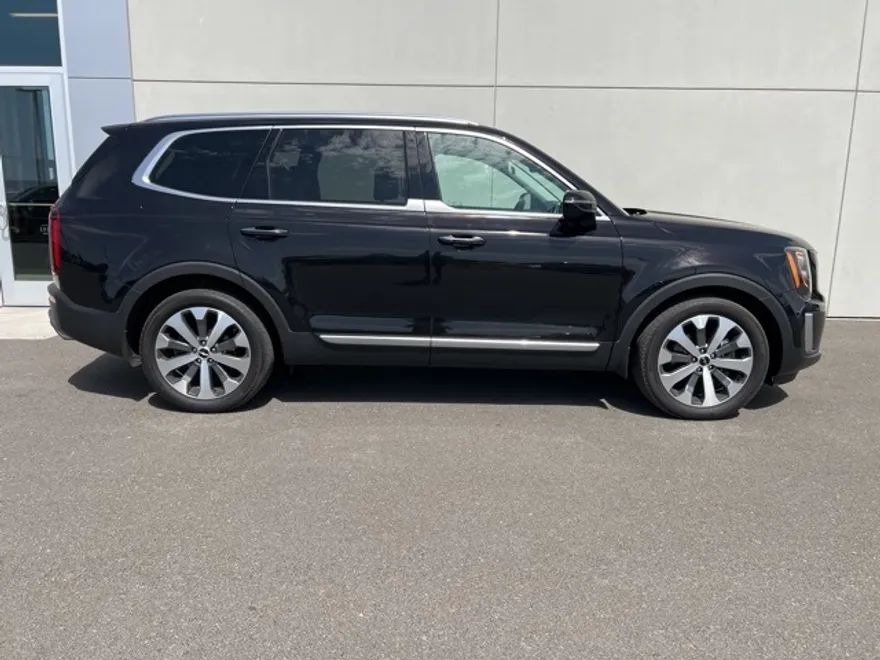 2022 Kia Telluride SX photo 1