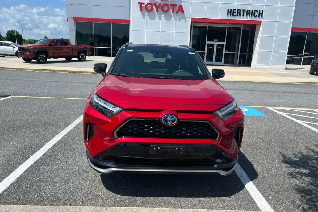 2022 Toyota RAV4 Prime XSE photo 1