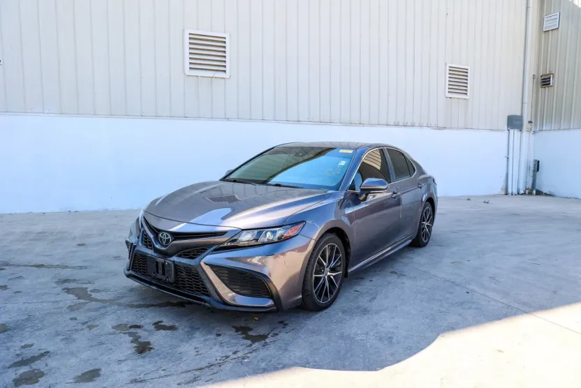 2022 Toyota Camry SE photo 1