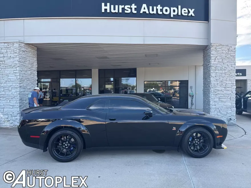 2023 Dodge Challenger R/T Scat Pack Widebody photo 1