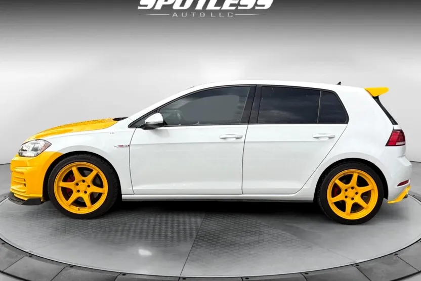 2018 Volkswagen Golf GTI SE photo 1