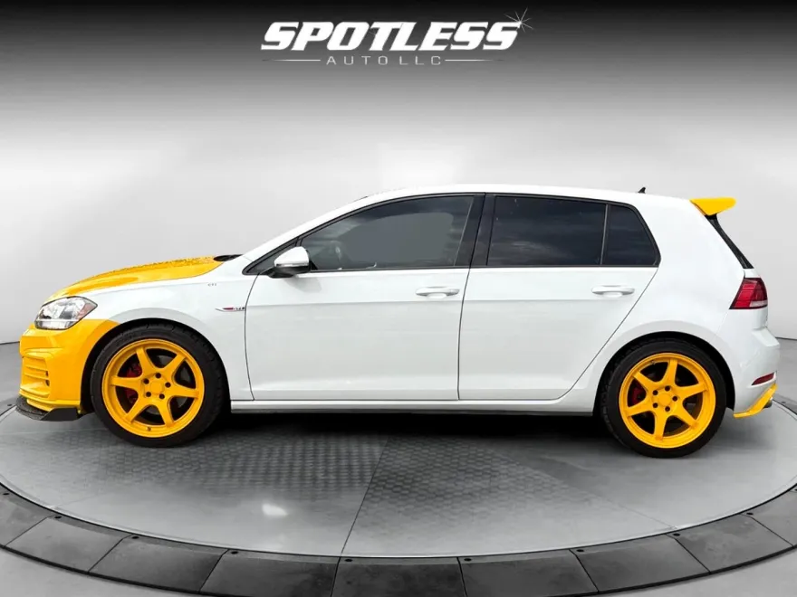 2018 Volkswagen Golf GTI SE photo 1