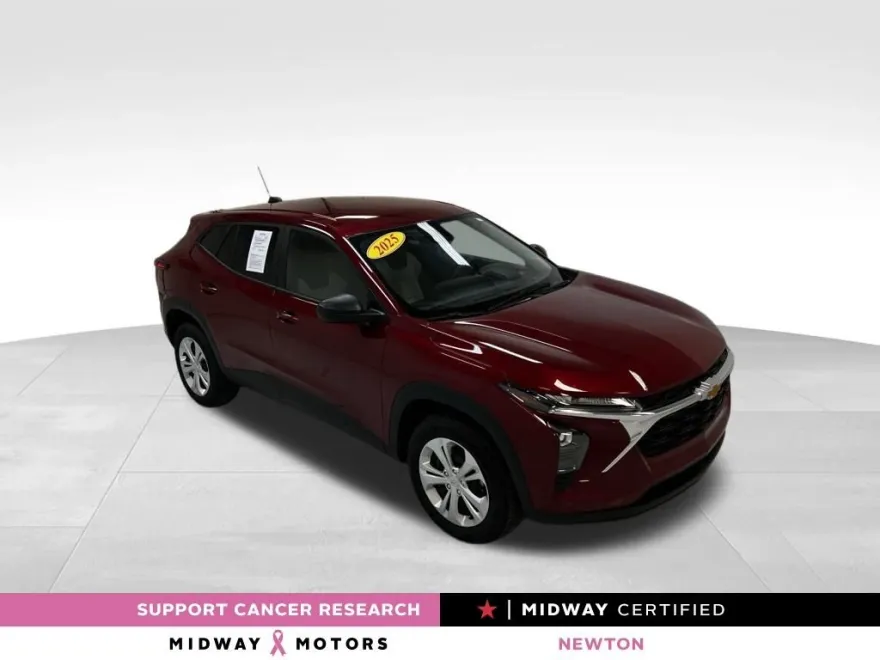 2025 Chevrolet Trax LS photo 1