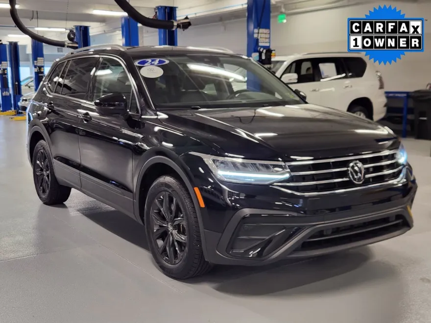 2024 Volkswagen Tiguan SE Wolfsburg Edition photo 1