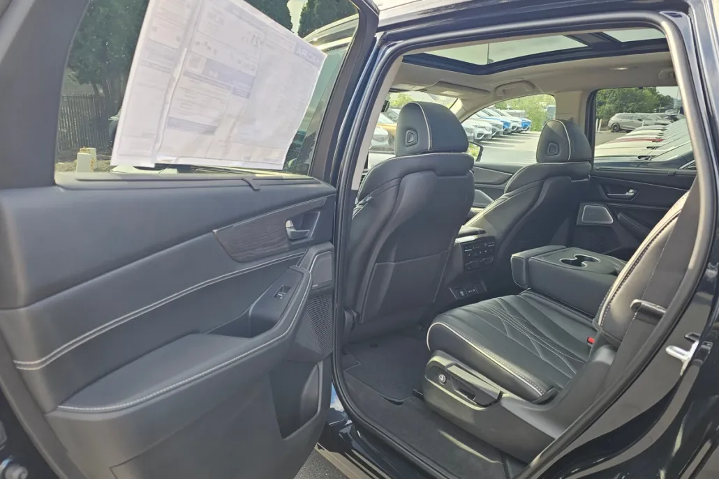 2026 Acura MDX SH-AWD Advance photo 1