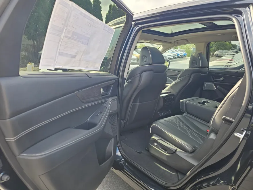 2026 Acura MDX SH-AWD Advance photo 1
