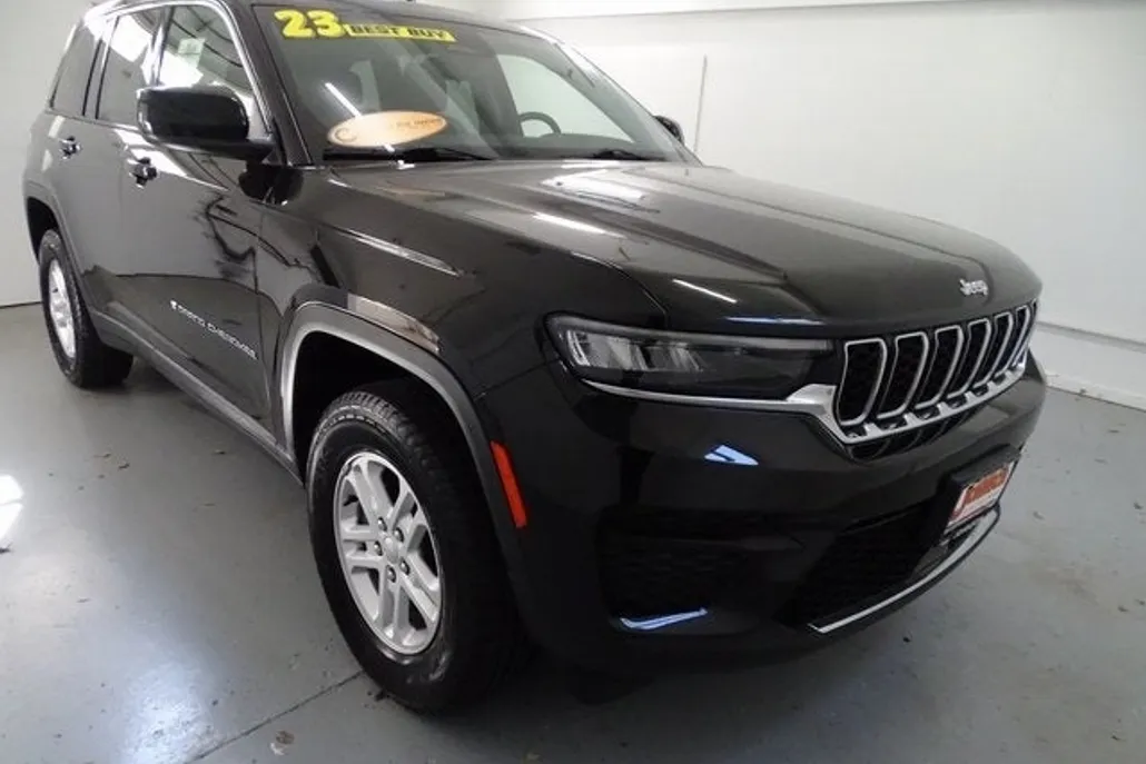2023 Jeep Grand Cherokee Laredo photo 1