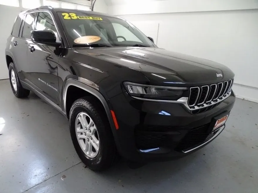 2023 Jeep Grand Cherokee Laredo photo 1