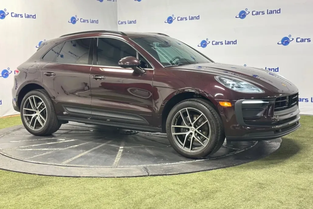 2024 Porsche Macan T photo 1