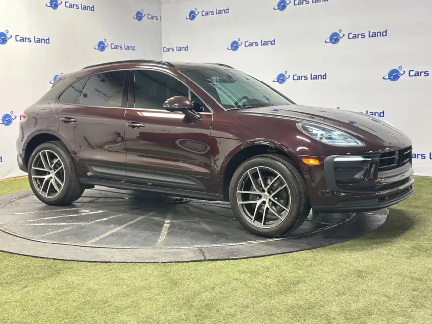 2024 Porsche Macan T photo 1