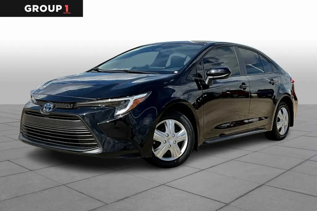 2025 Toyota Corolla LE photo 1