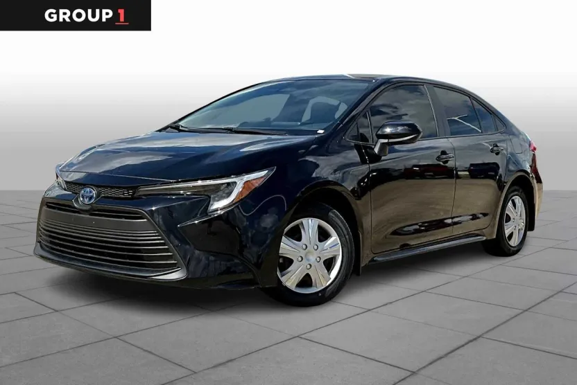 2025 Toyota Corolla LE photo 1