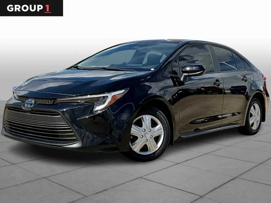 2025 Toyota Corolla LE photo 1