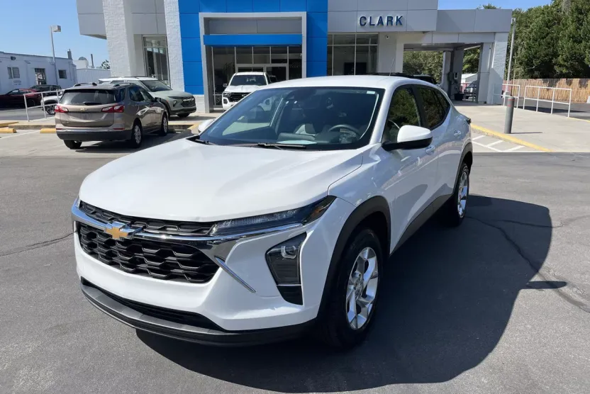 2024 Chevrolet Trax LS photo 1