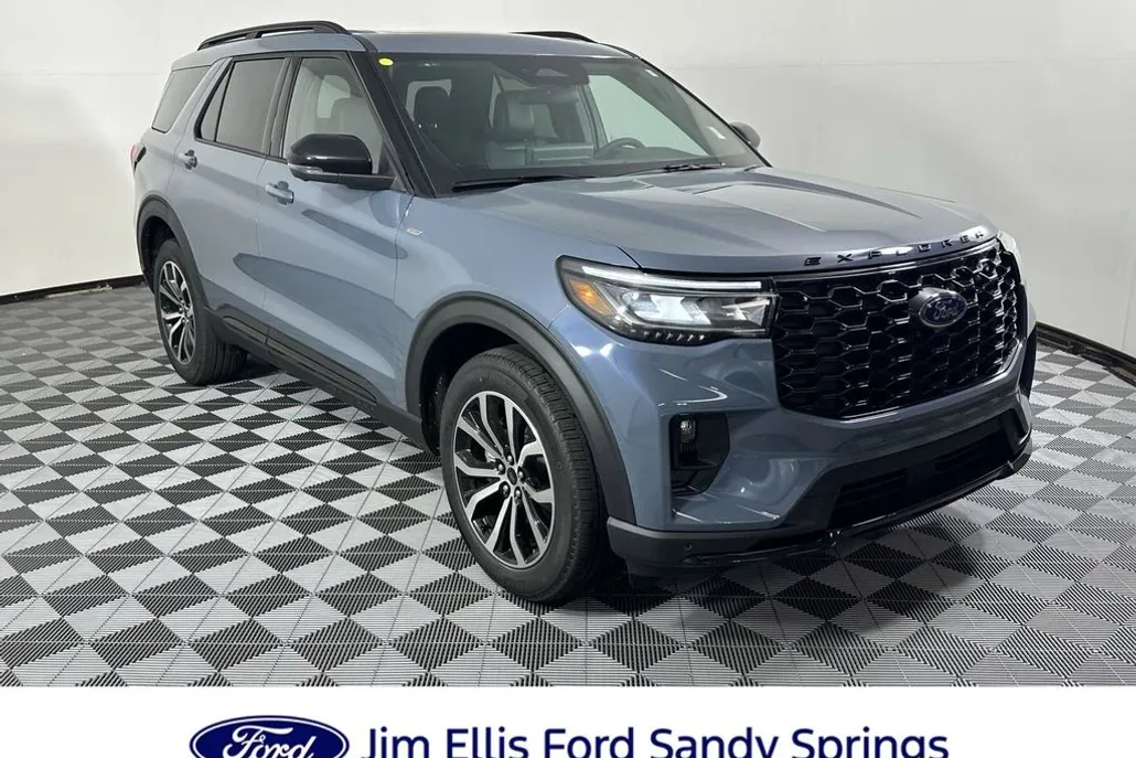 2025 Ford Explorer ST-Line photo 1