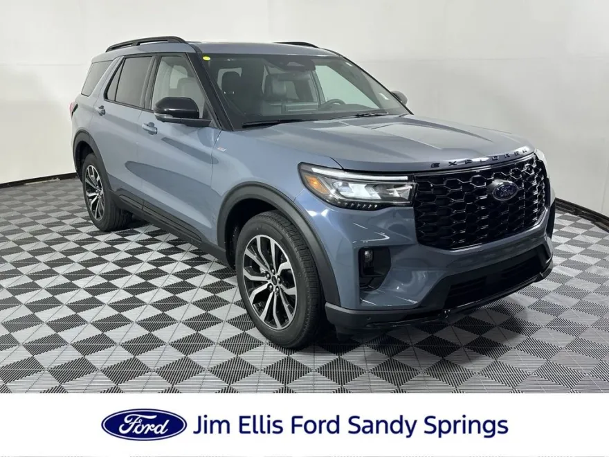 2025 Ford Explorer ST-Line photo 1