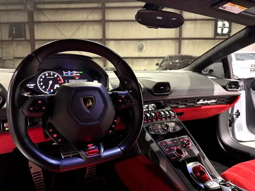 2016 Lamborghini Huracan Coupe photo 22
