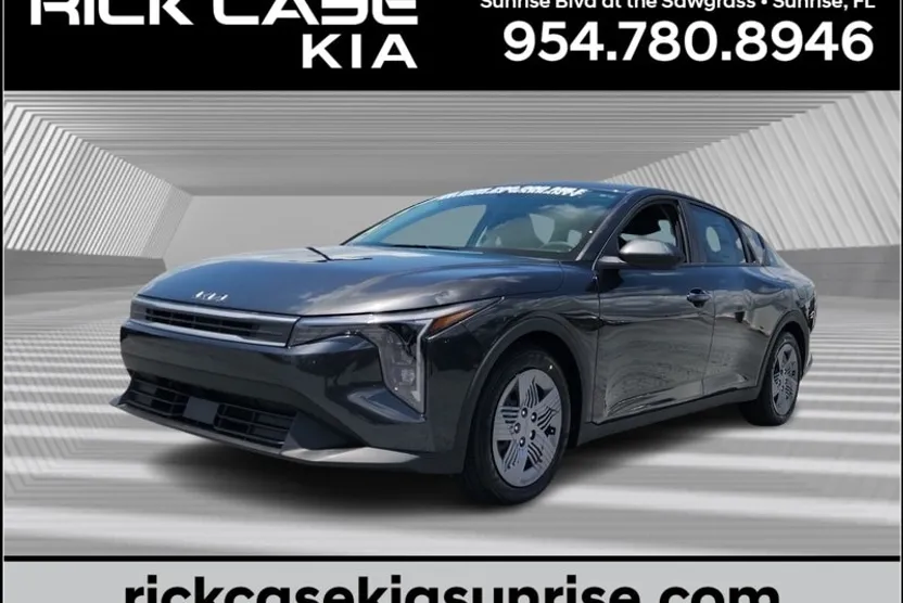 2025 Kia K4 LXS photo 1