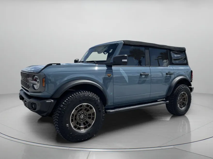 2022 Ford Bronco Badlands photo 1