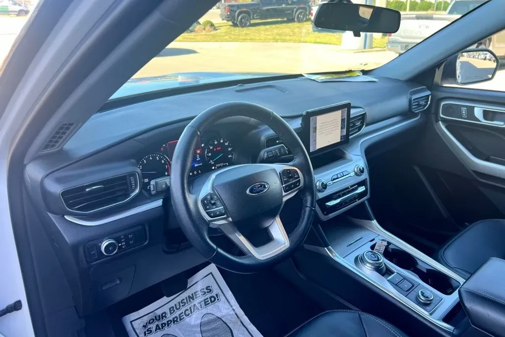 2022 Ford Explorer XLT photo 1