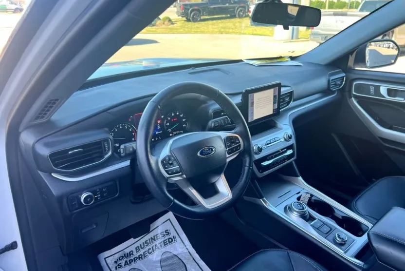 2022 Ford Explorer XLT photo 1