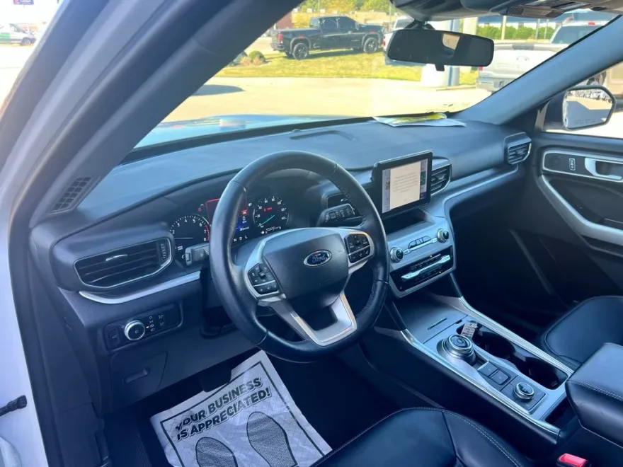 2022 Ford Explorer XLT photo 1