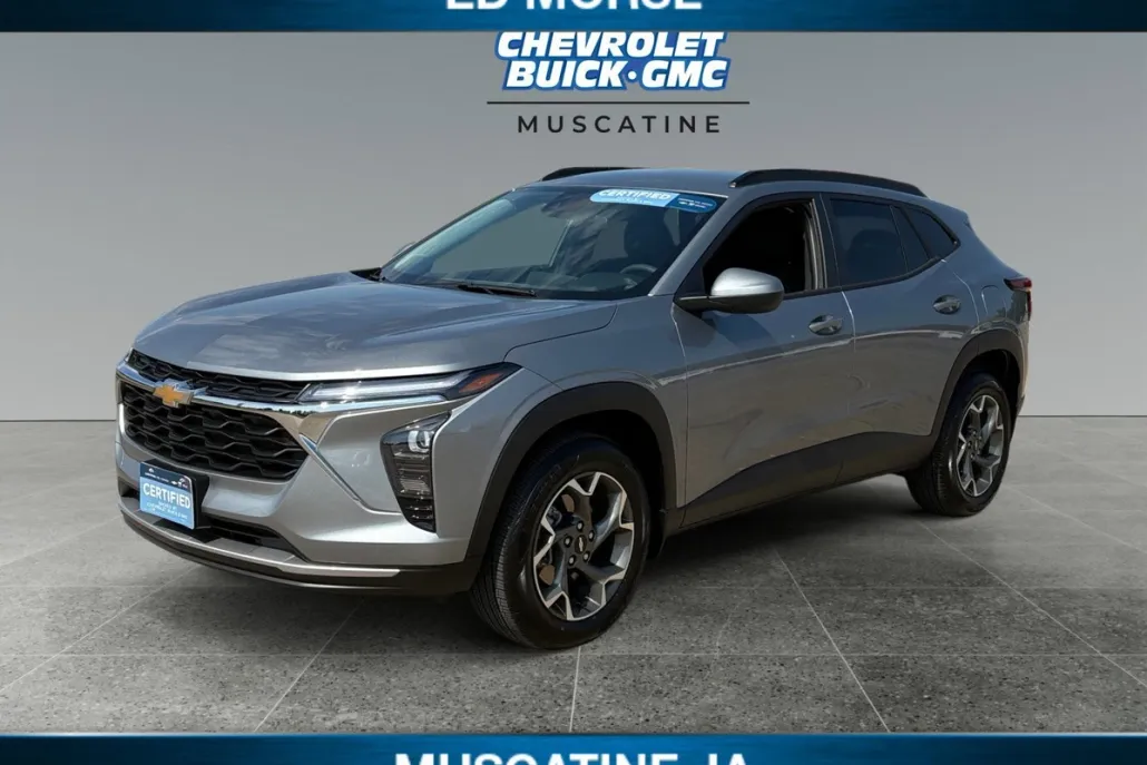 2024 Chevrolet Trax LT photo 1