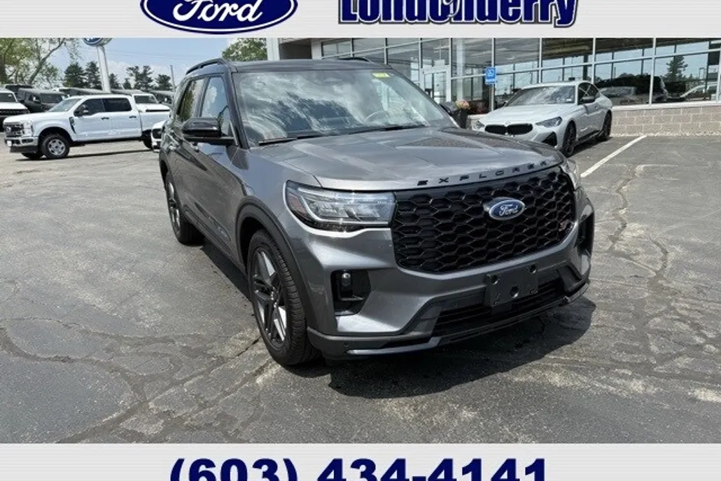 2025 Ford Explorer ST photo 1