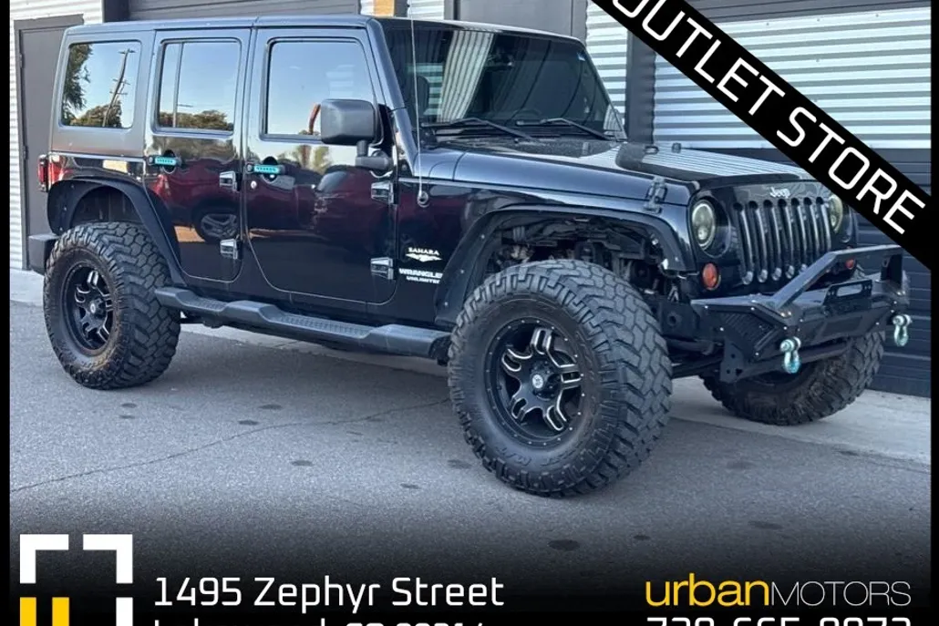 2013 Jeep Wrangler Unlimited Sahara photo 1