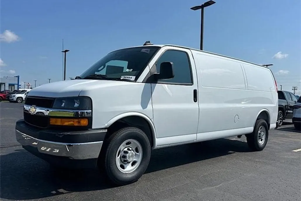 2025 Chevrolet Express Cargo 3500 photo 1