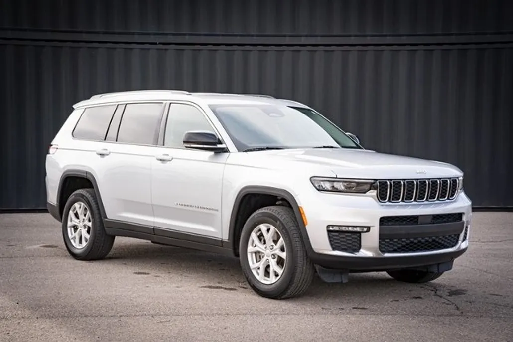 2023 Jeep Grand Cherokee Limited photo 1
