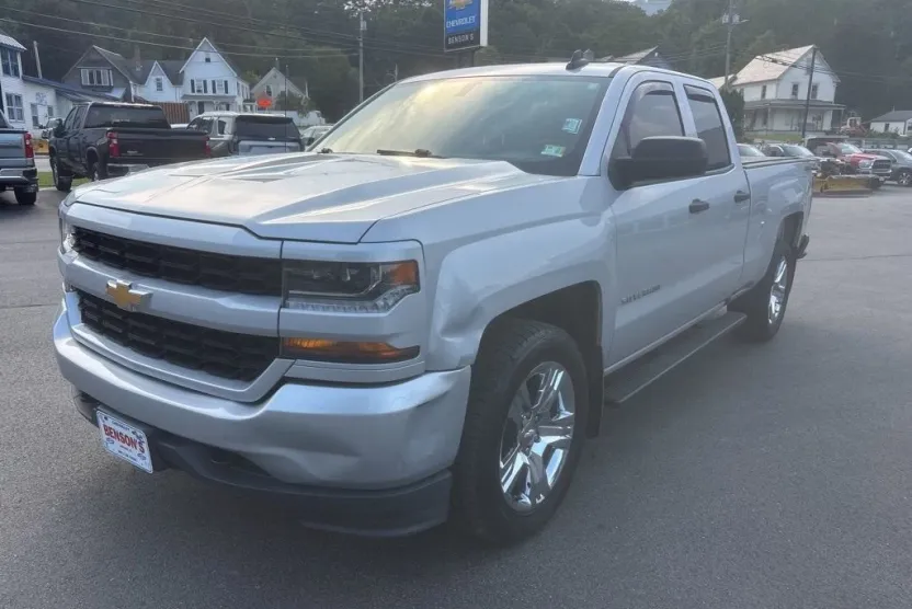 2018 Chevrolet Silverado 1500 Custom photo 1