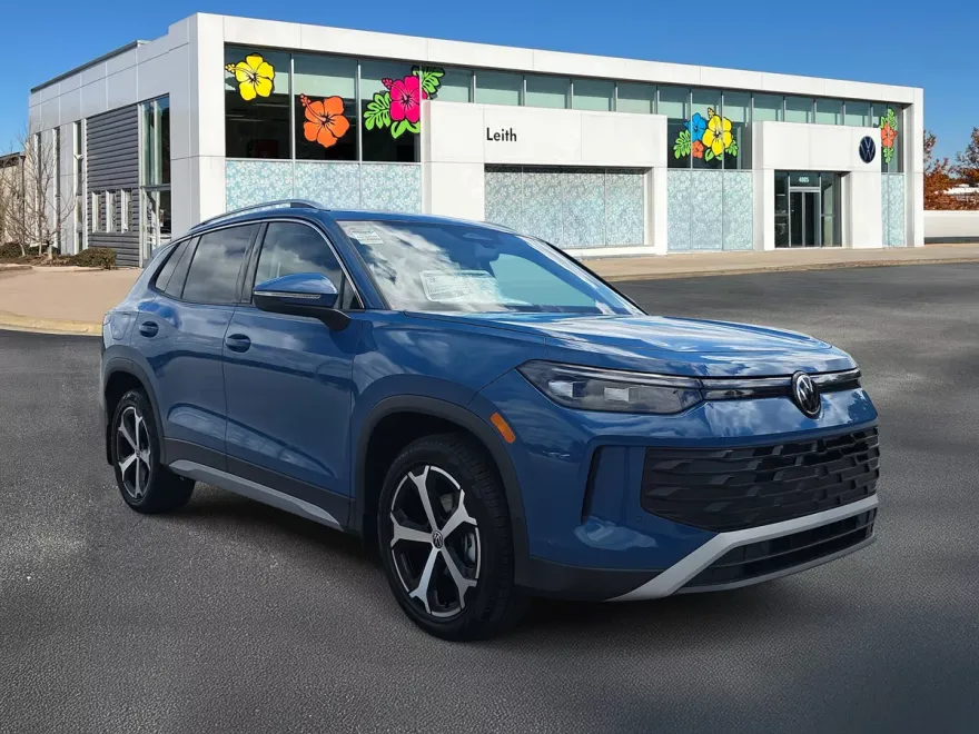 2025 Volkswagen Tiguan SE photo 1