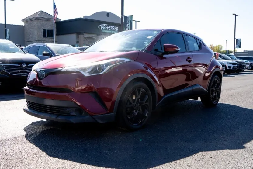 2018 Toyota C-HR XLE photo 1
