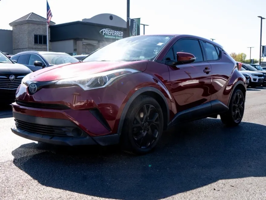 2018 Toyota C-HR XLE photo 1