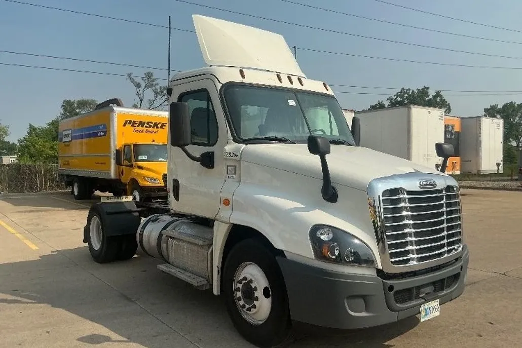 2019 Freightliner Cascadia 125" Sleeper Cab photo 1
