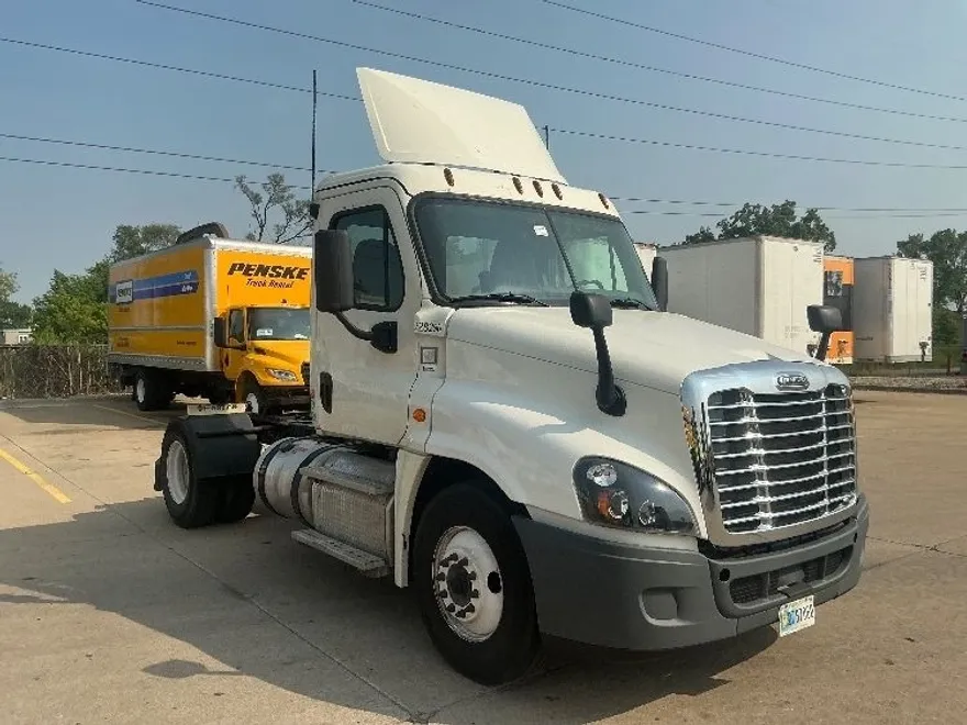 2019 Freightliner Cascadia 125" Sleeper Cab photo 1