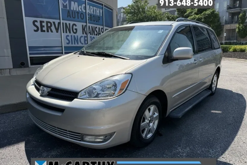 2005 Toyota Sienna XLE photo 1
